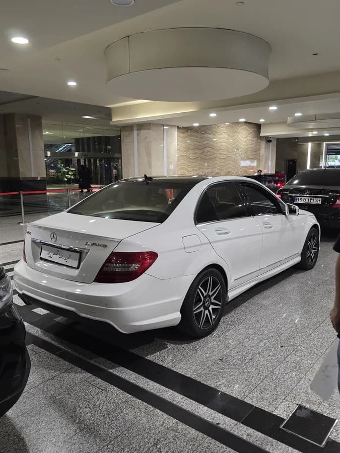 مرسدس بنز کلاس C — عکس ۴ از ۶