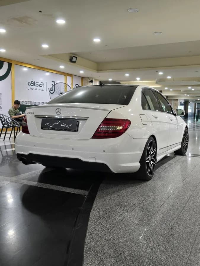 مرسدس بنز کلاس C — عکس ۴ از ۵