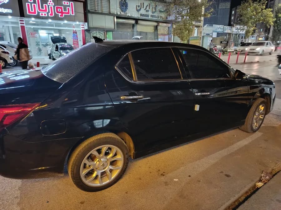 ایران خودرو دنا — عکس ۳ از ۴