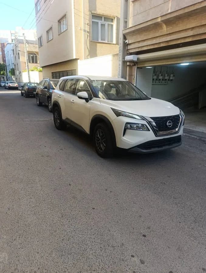 نیسان ایکستریل — عکس ۲ از ۴