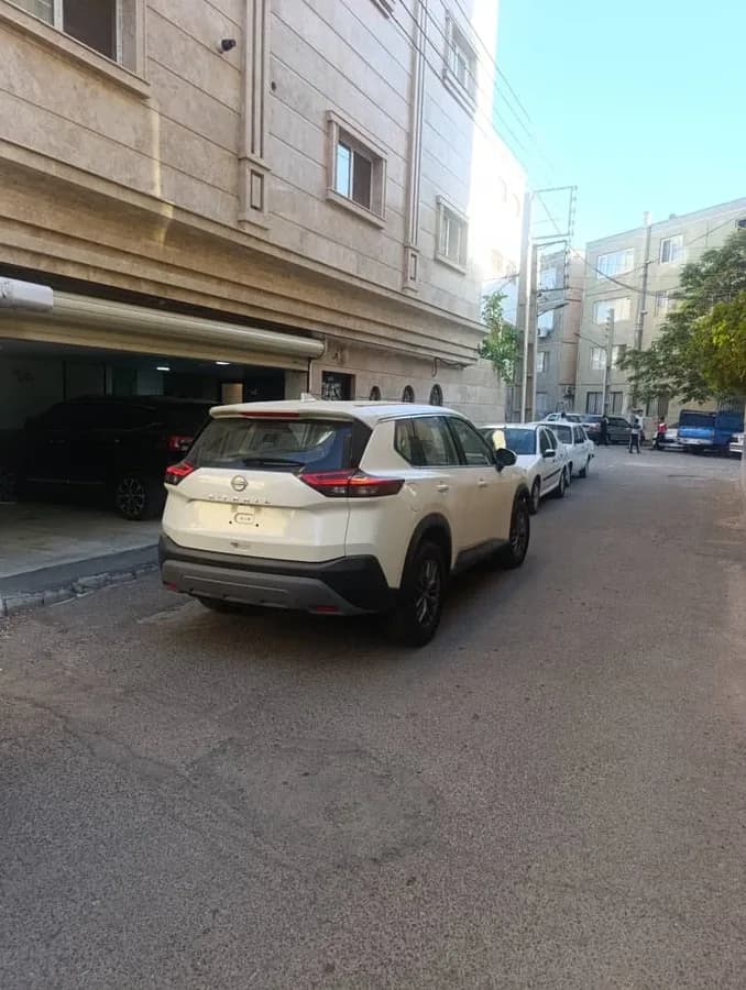 نیسان ایکستریل — عکس ۳ از ۴