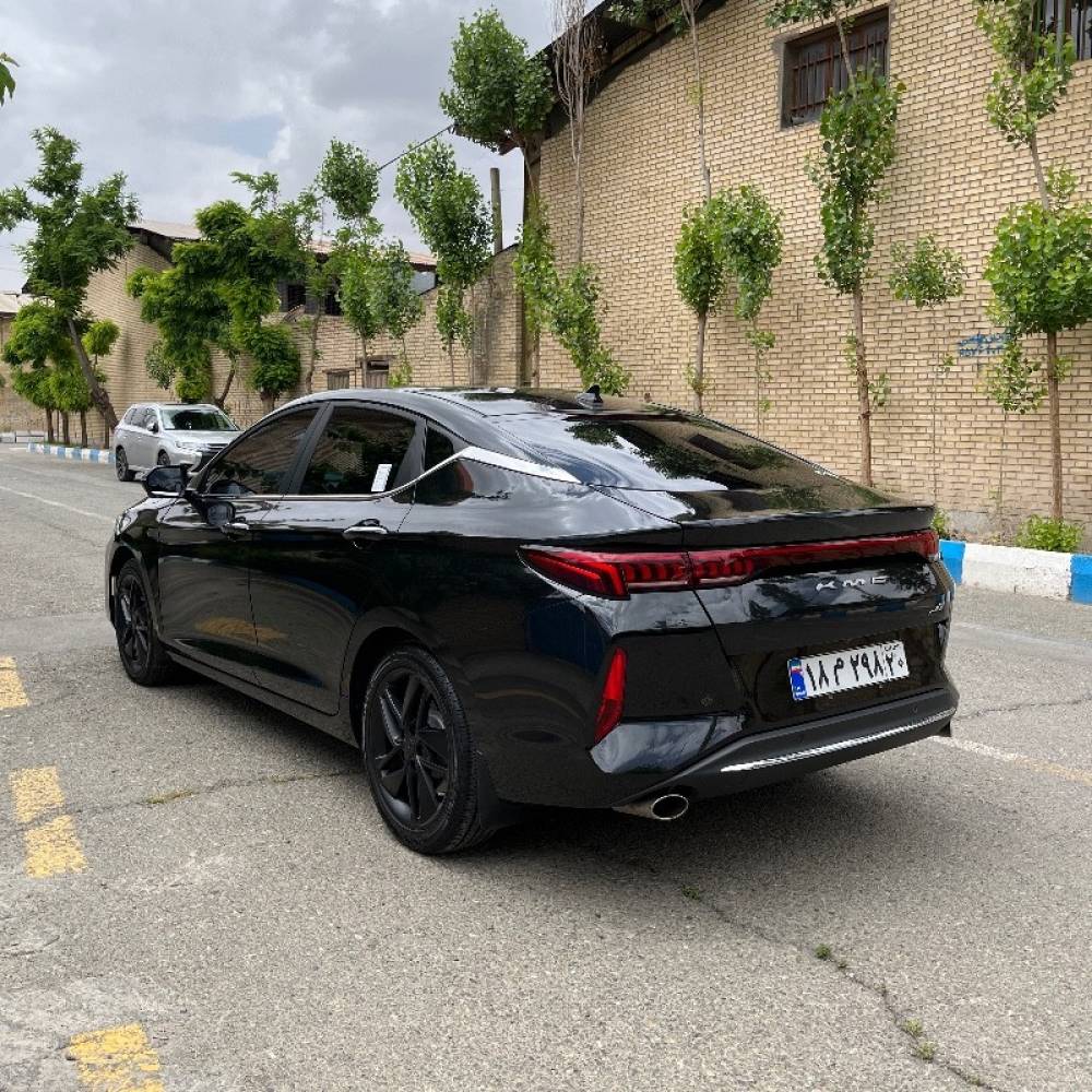 کی ام سی مدل J7 سال 1404  کارکرده