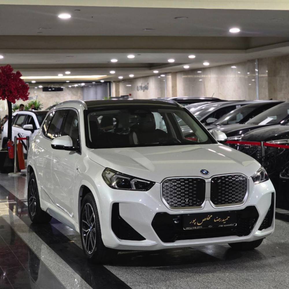 بی ام و ix1 مدل 2025