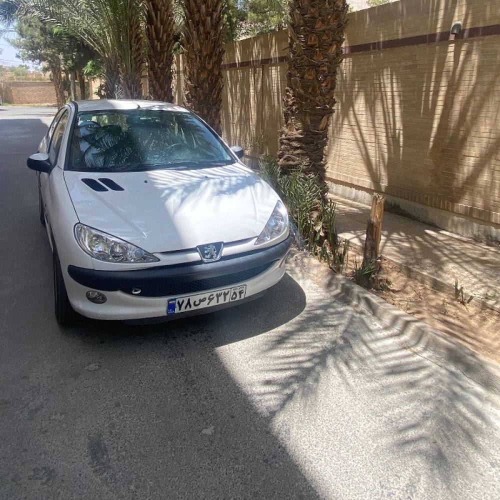 پژو مدل 206 تیپ 5 سال 1392  کارکرده