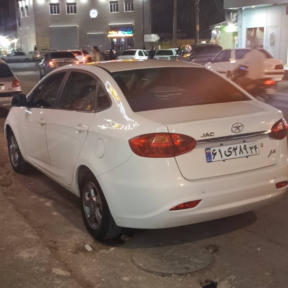 جک مدل J4 سال 1401  کارکرده