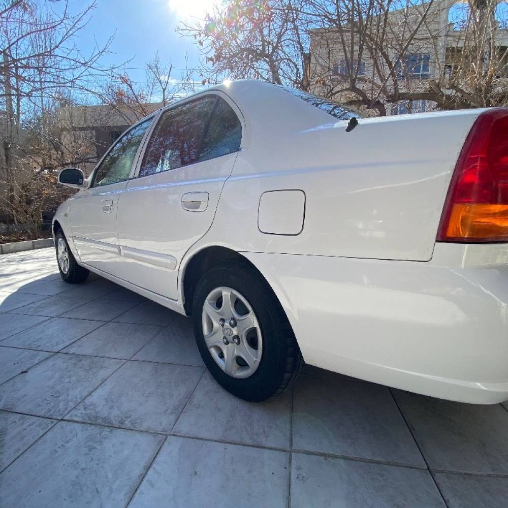 هیوندای مدل ورنا دنده ای سال 1384  کارکرده