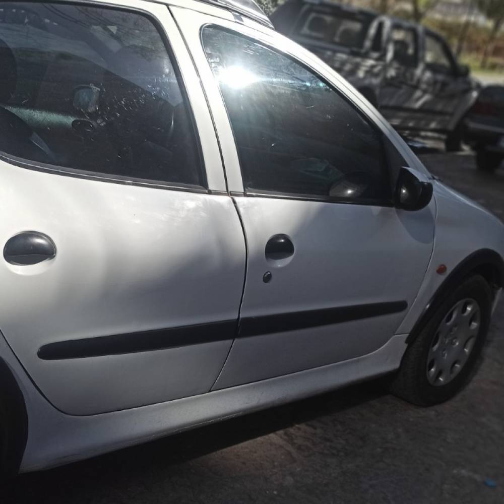 پژو مدل 206 تیپ 2 سال 1383  کارکرده