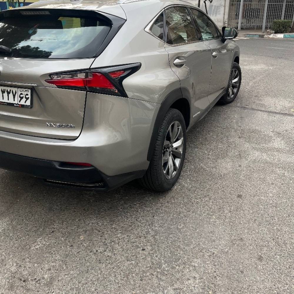 لکسوس مدل NX300  کارکرده