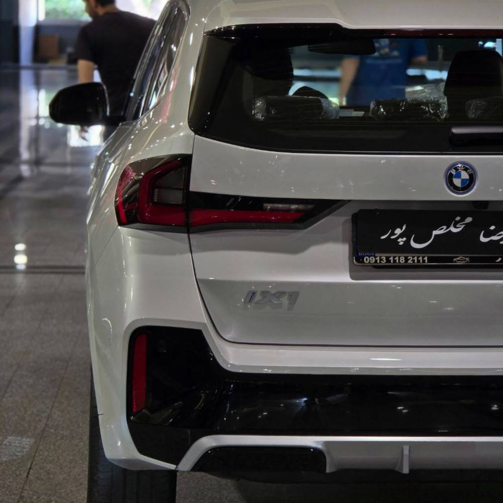 بی ام و ix1 مدل 2025