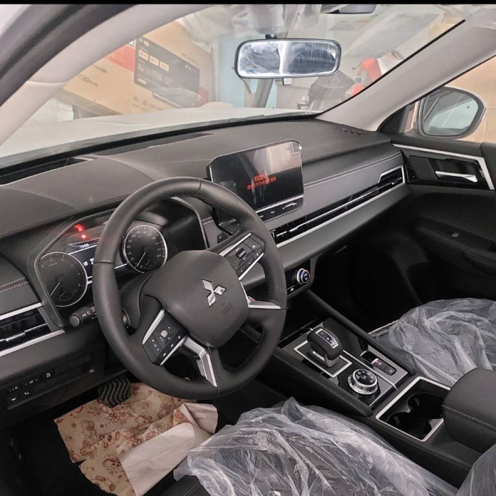 میتسوبیشی مدل اوتلندر دو دیفرانسیل M لاین سال 2023  صفر