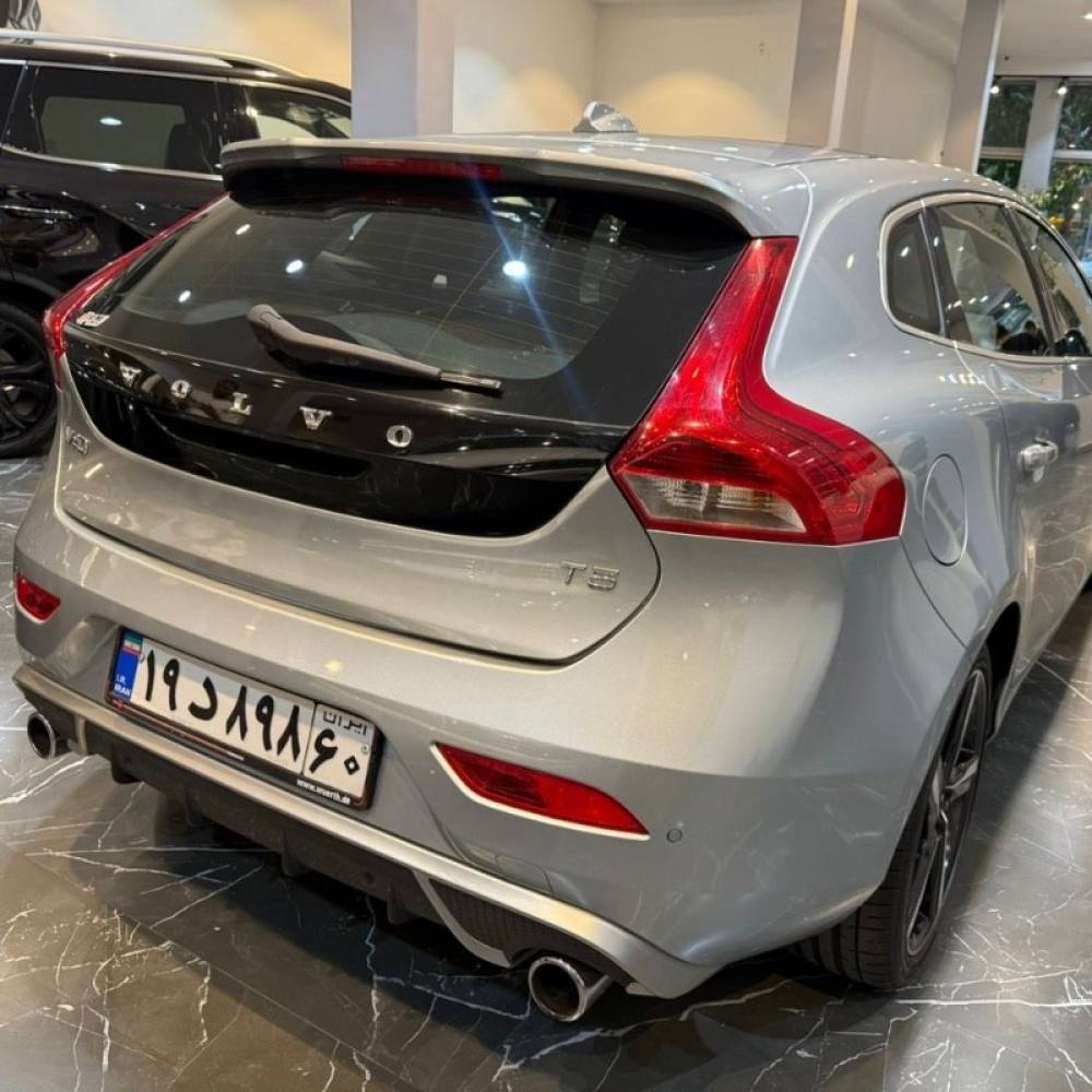 ولوو مدل V40 R دیزاین پلاس سال 2013  کارکرده