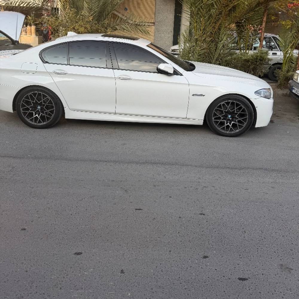 بی ام و مدل سری 5 سدان 528i سال 2015  کارکرده