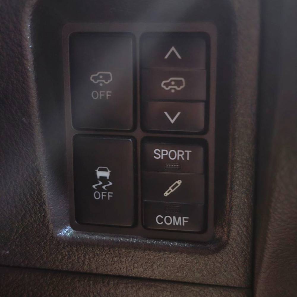 تویوتا پرادو VXL مدل ۲۰۱۰