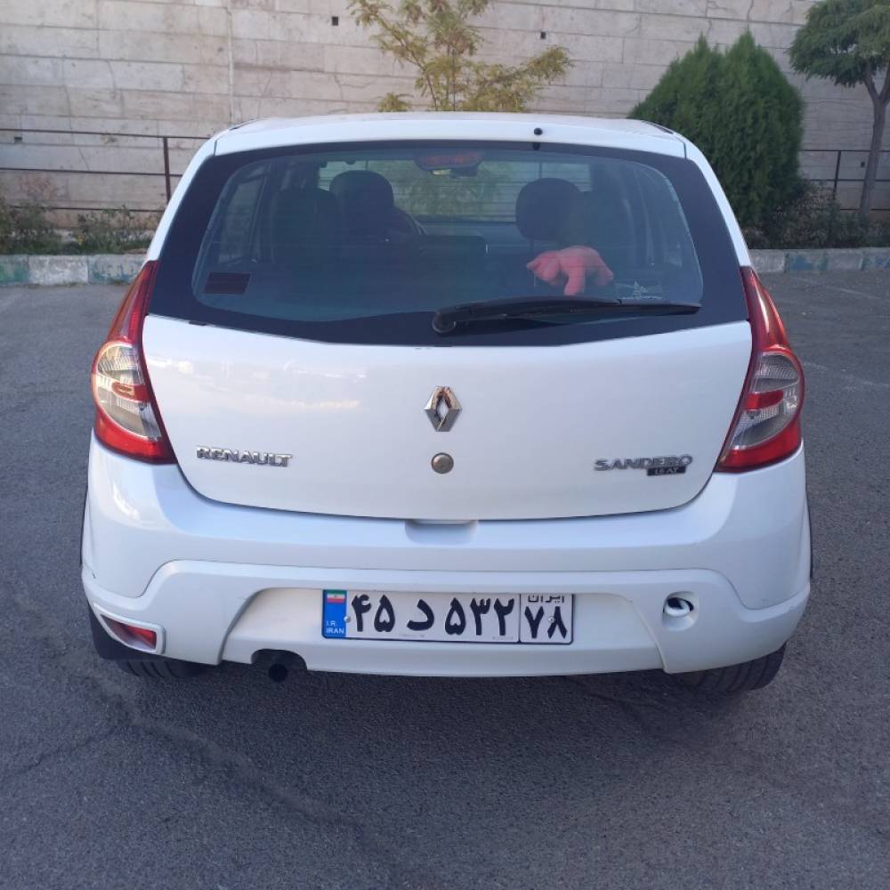 رنو مدل ساندرو اتوماتیک سال 1396  کارکرده