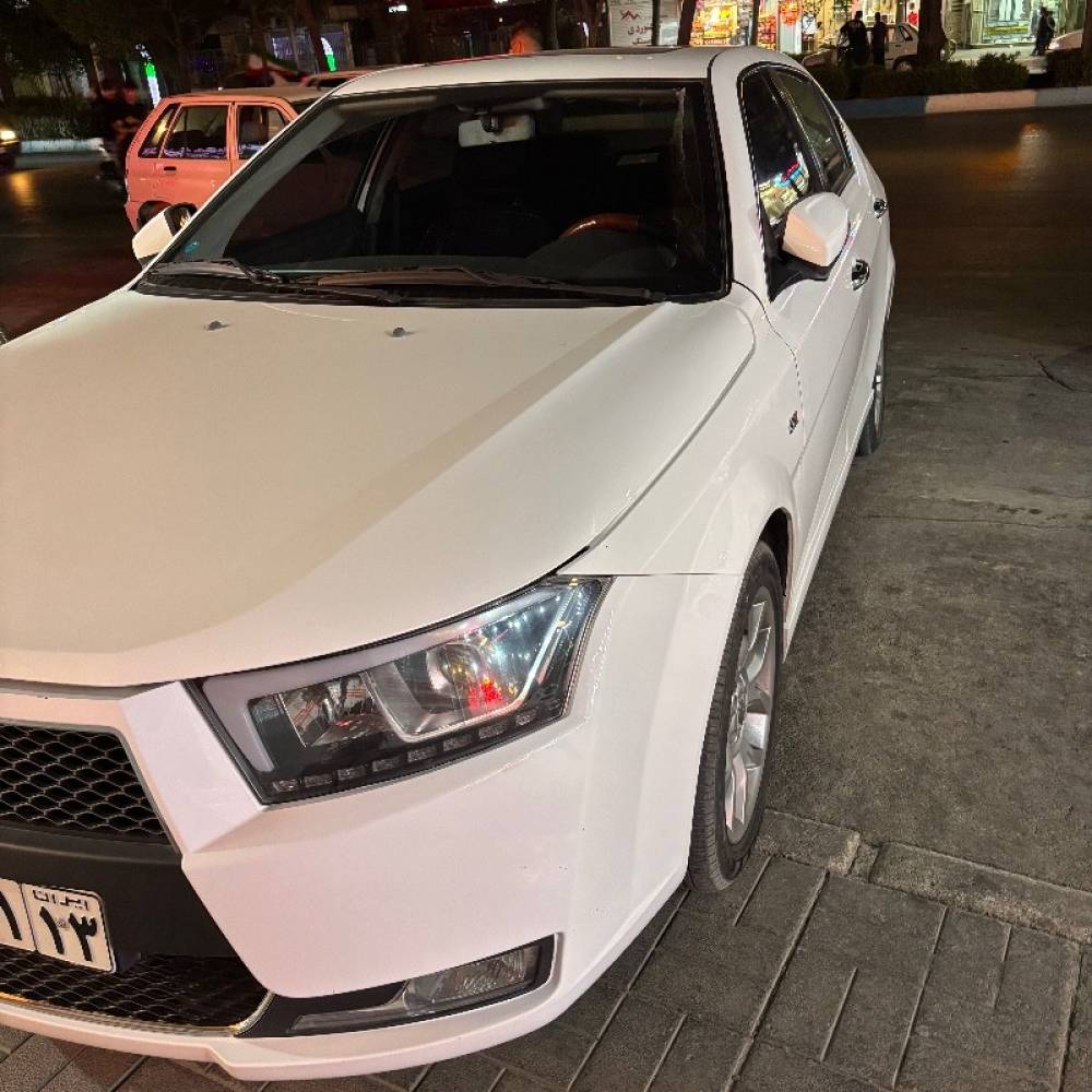 دنا مدل پلاس EF7 6 دنده توربو سال 1401  کارکرده