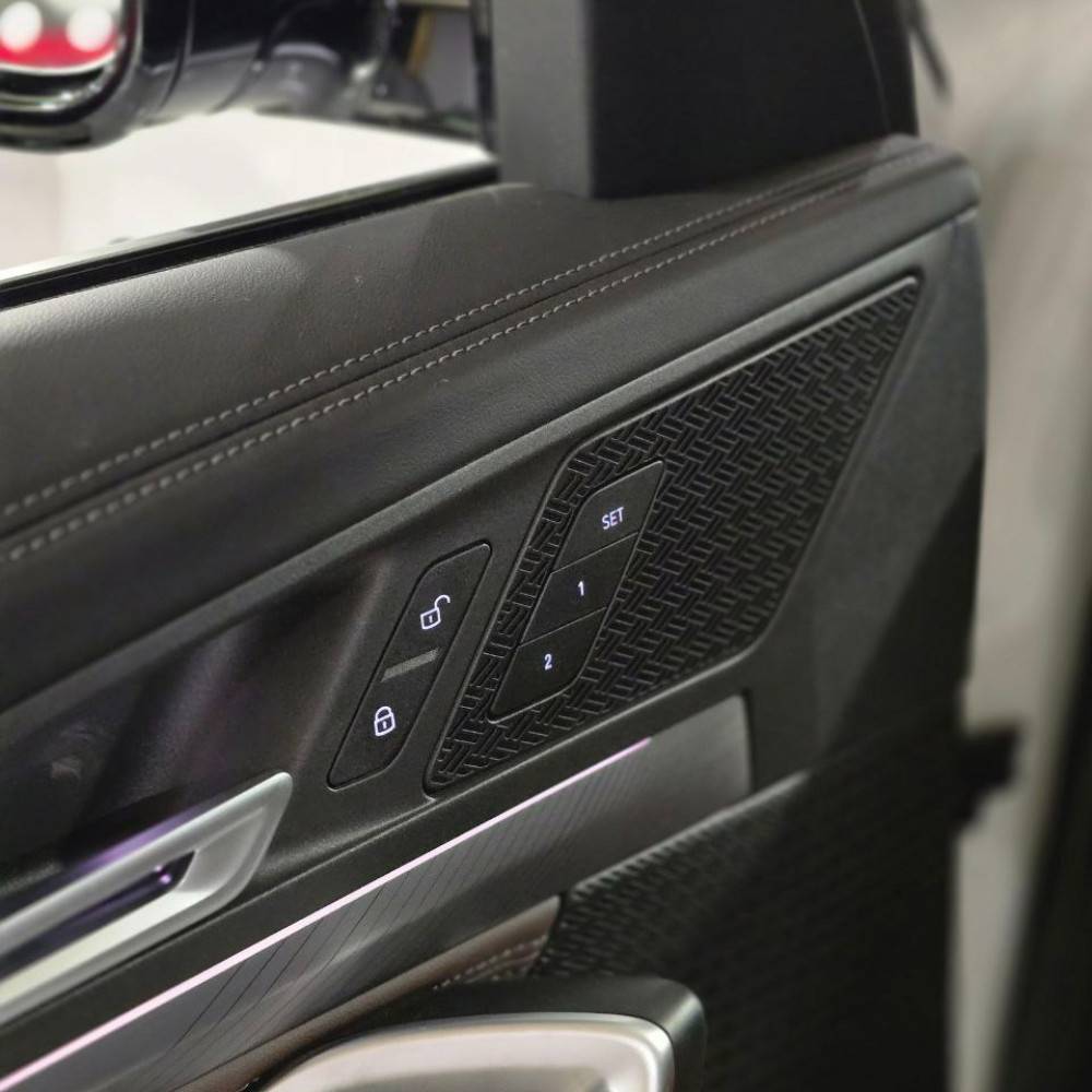 بی ام و ix1 مدل 2025