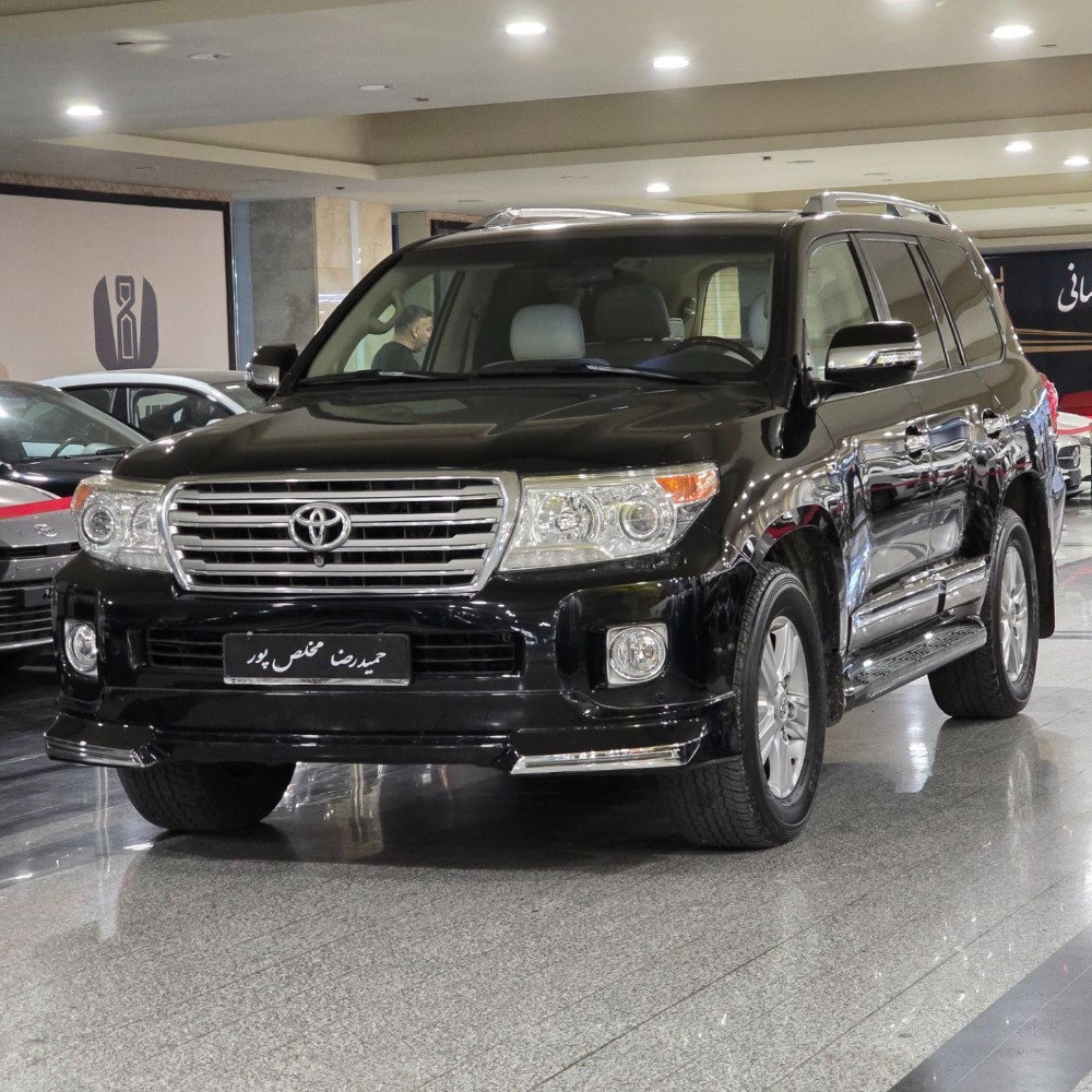 تویوتا لندکروز 8سیلندر مدل 2015