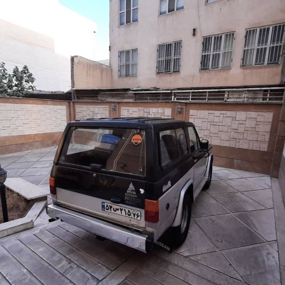 نیسان مدل پاترول دو در سال 1380  کارکرده