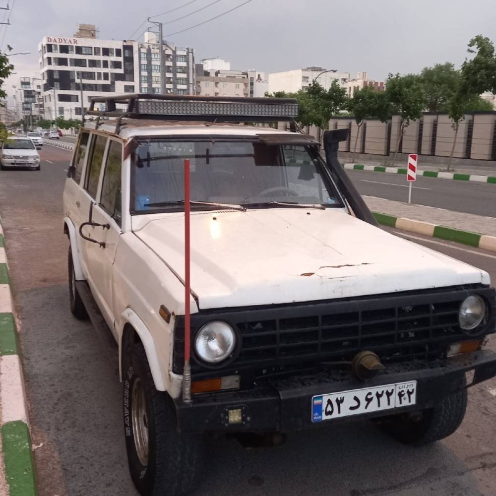 نیسان مدل پاترول چهار در 6 سیلندر سال 1372  کارکرده