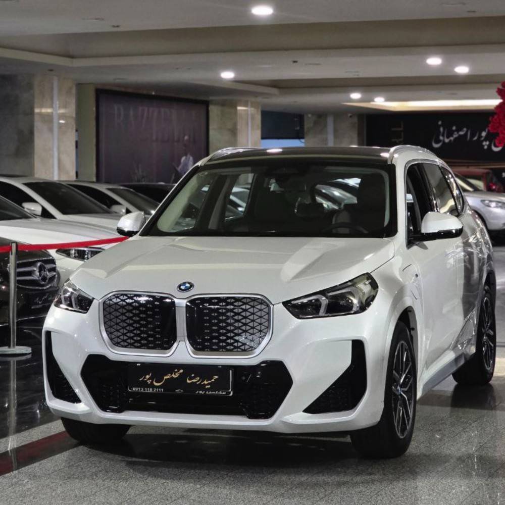 بی ام و ix1 مدل 2025