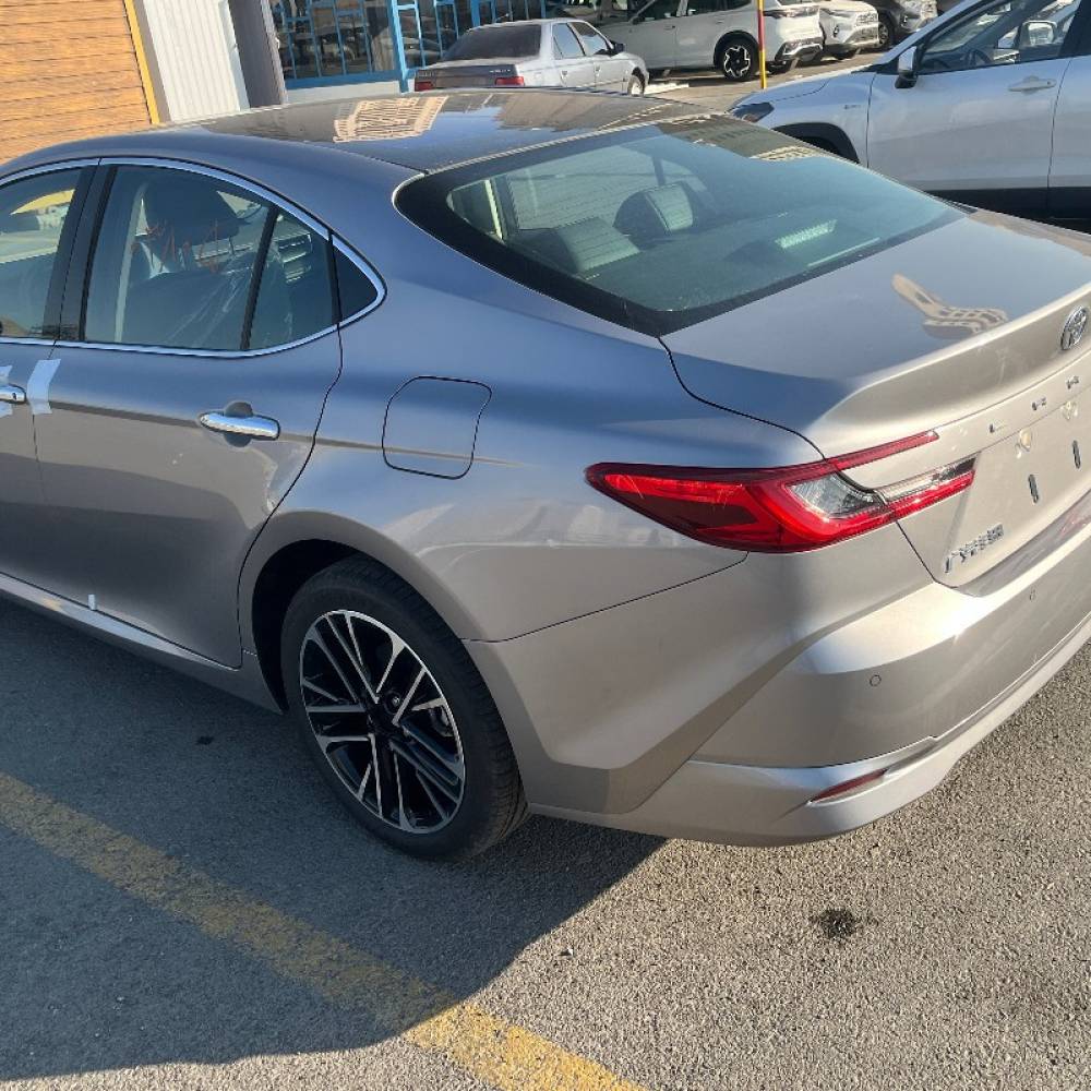 تویوتا مدل کمری هیبرید 2.5 لیتر پریمیوم ادیشن سال 2025  صفر