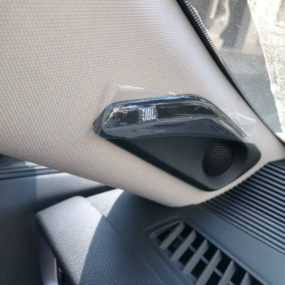 تویوتا مدل ونزا 2.0 لیتر پرمیوم سال 2024  صفر