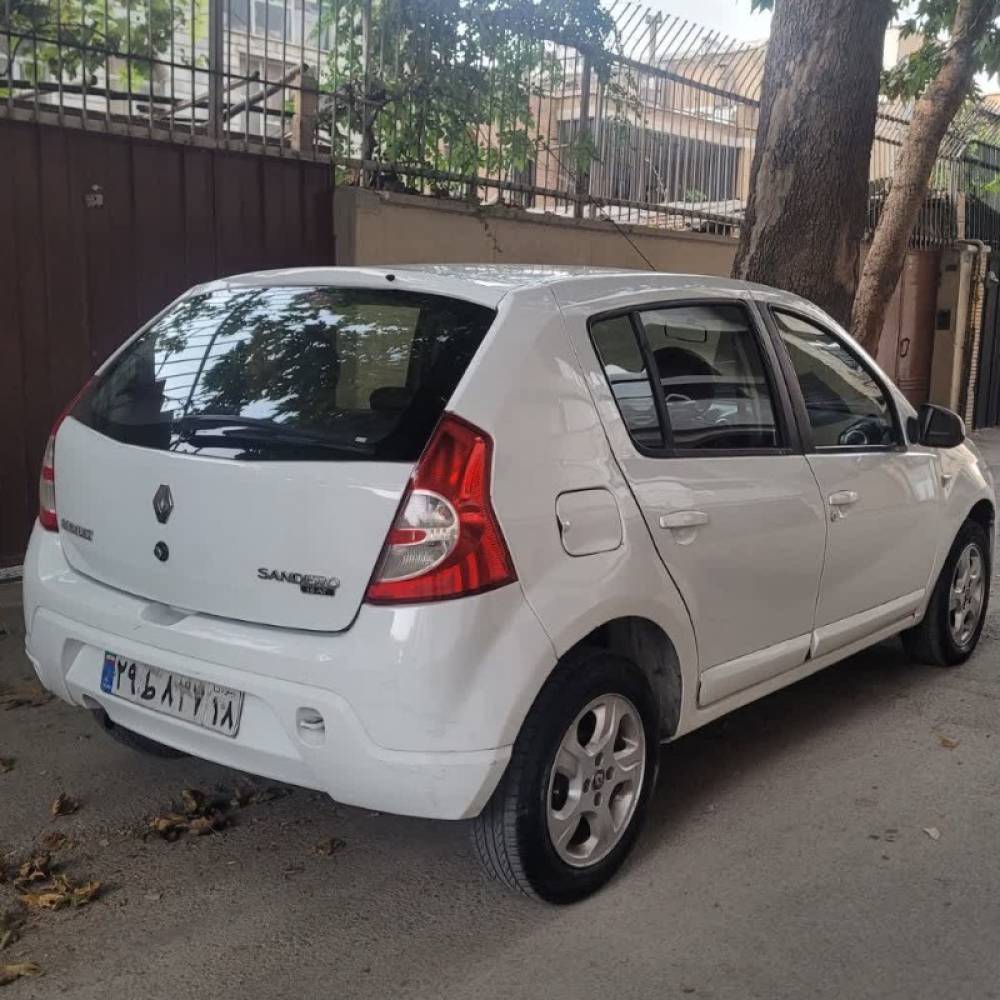 رنو مدل ساندرو سال 1396  کارکرده