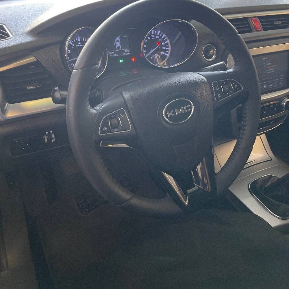 کی ام سی مدل T8 سال 1402  کارکرده