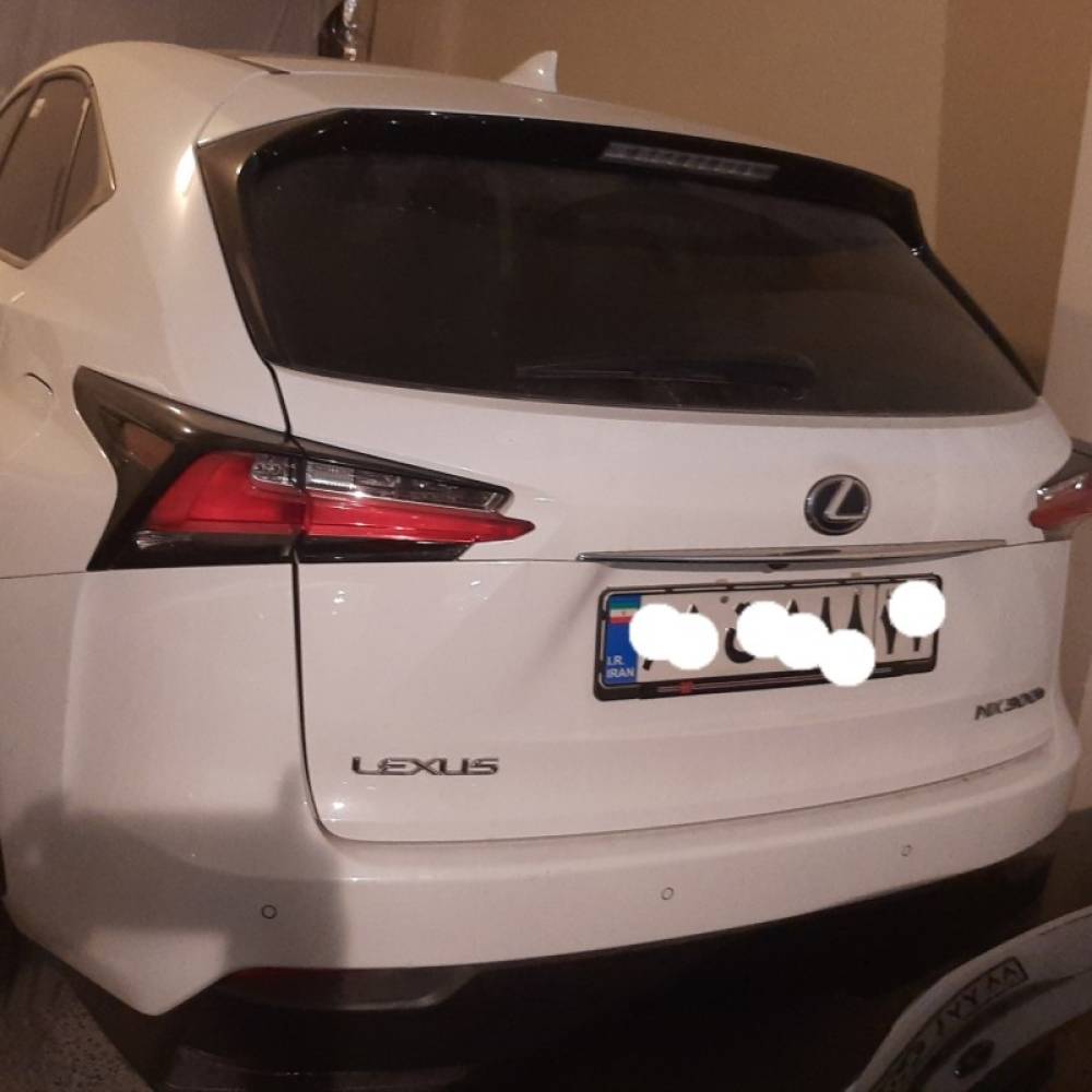 لکسوس مدل NX300  کارکرده