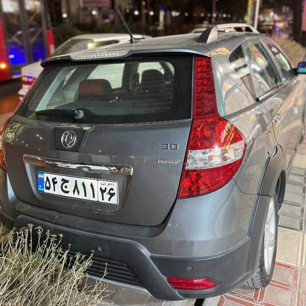 دانگ فنگ مدل H30 کراس سال 1396  کارکرده