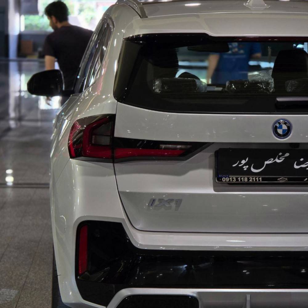 بی ام و ix1 مدل 2025