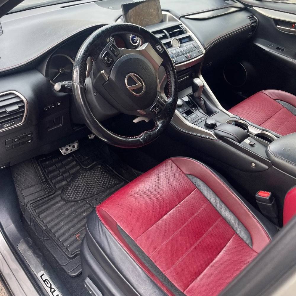 لکسوس مدل NX300  کارکرده
