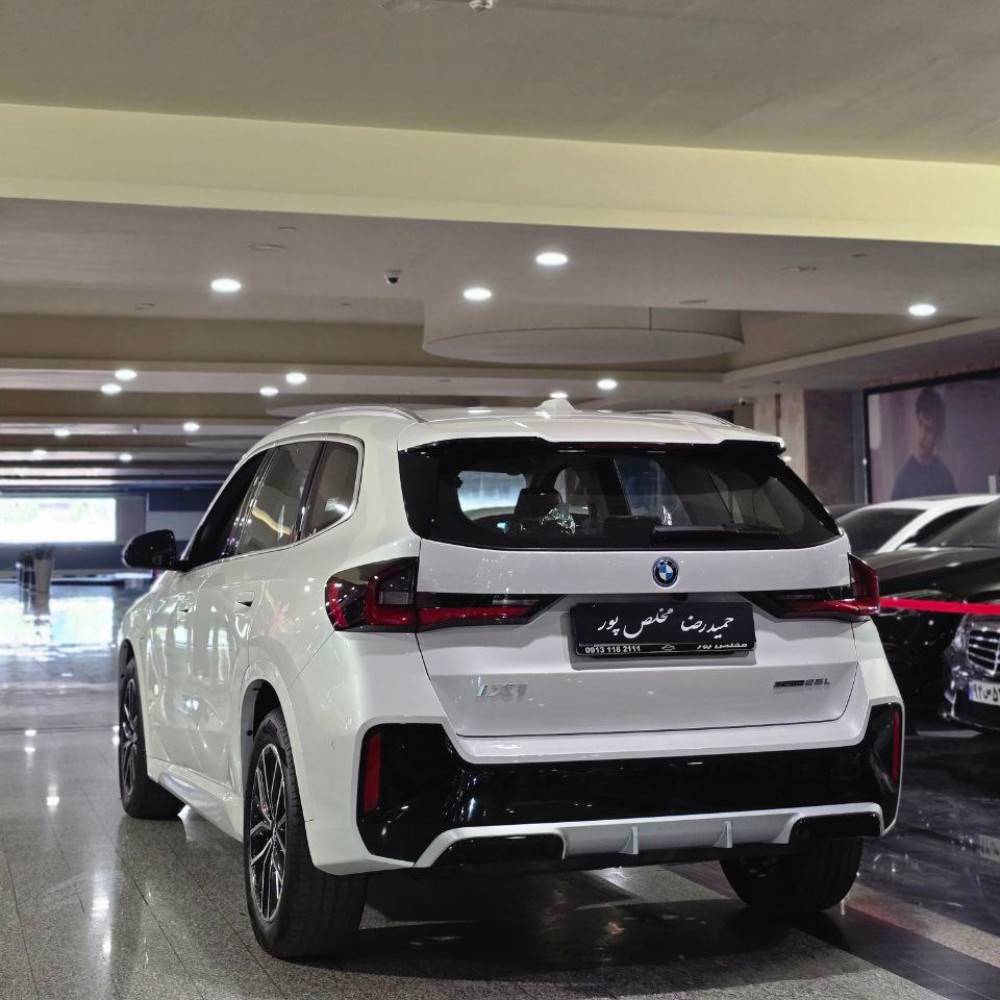 بی ام و ix1 مدل 2025