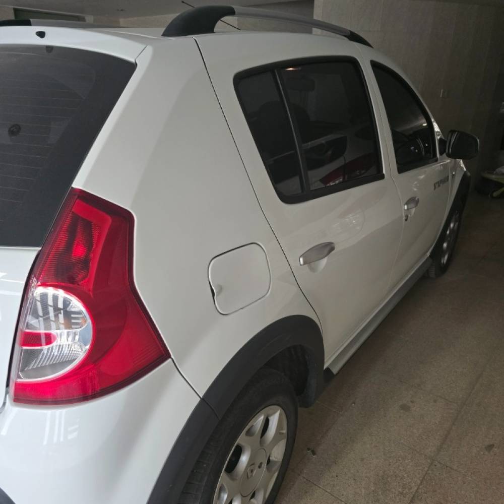 رنو مدل ساندرو استپ وی اتوماتیک سال 1396  کارکرده