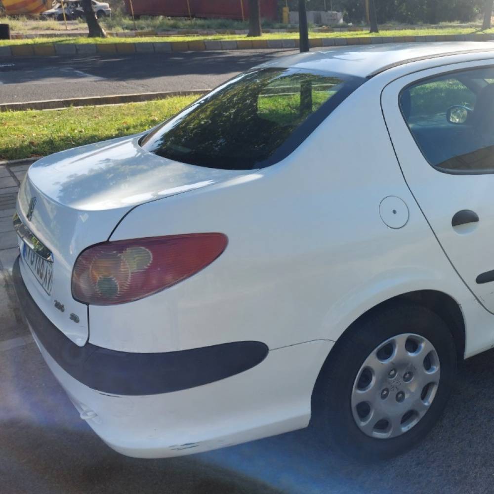 پژو مدل 206 SD V8 سال 1393  کارکرده