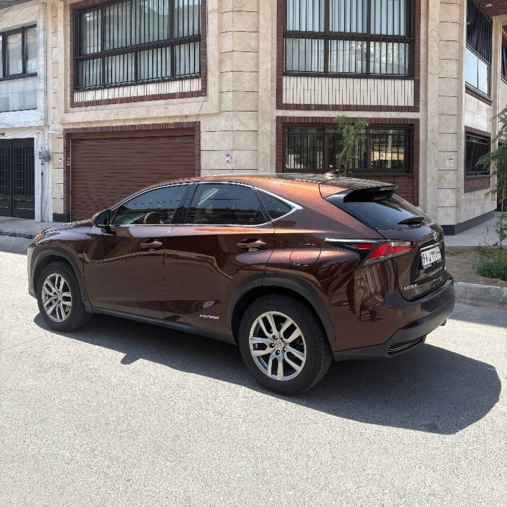 لکسوس مدل NX300  کارکرده