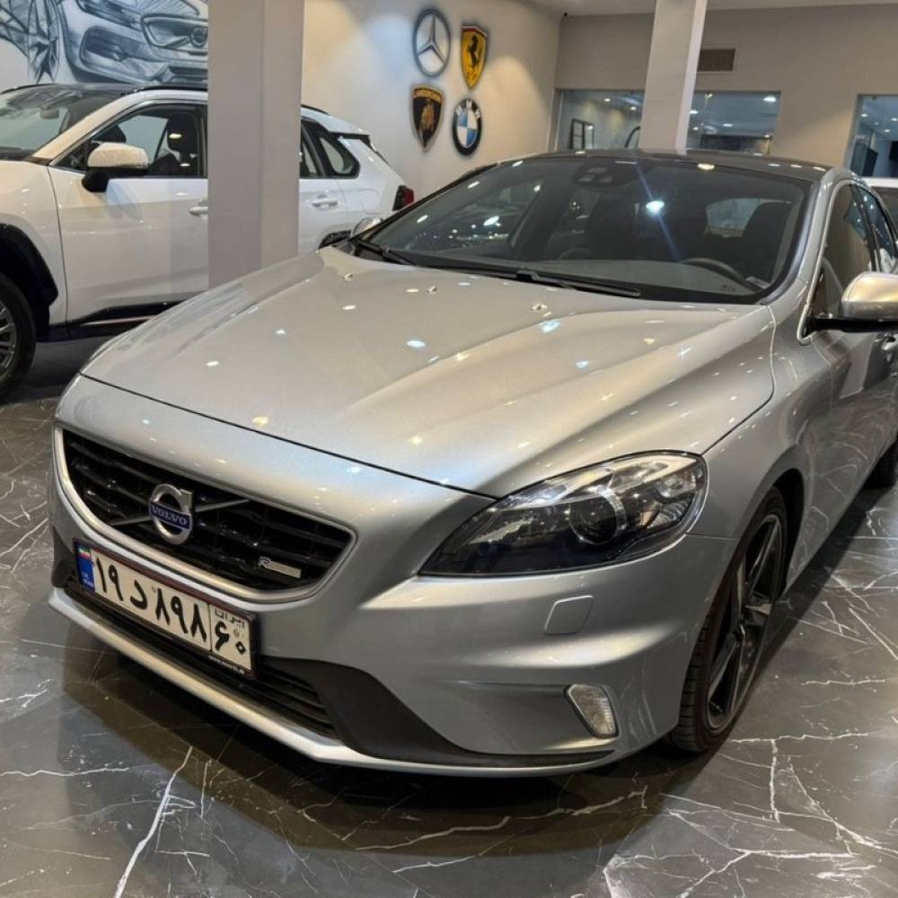 ولوو مدل V40 R دیزاین پلاس سال 2013  کارکرده