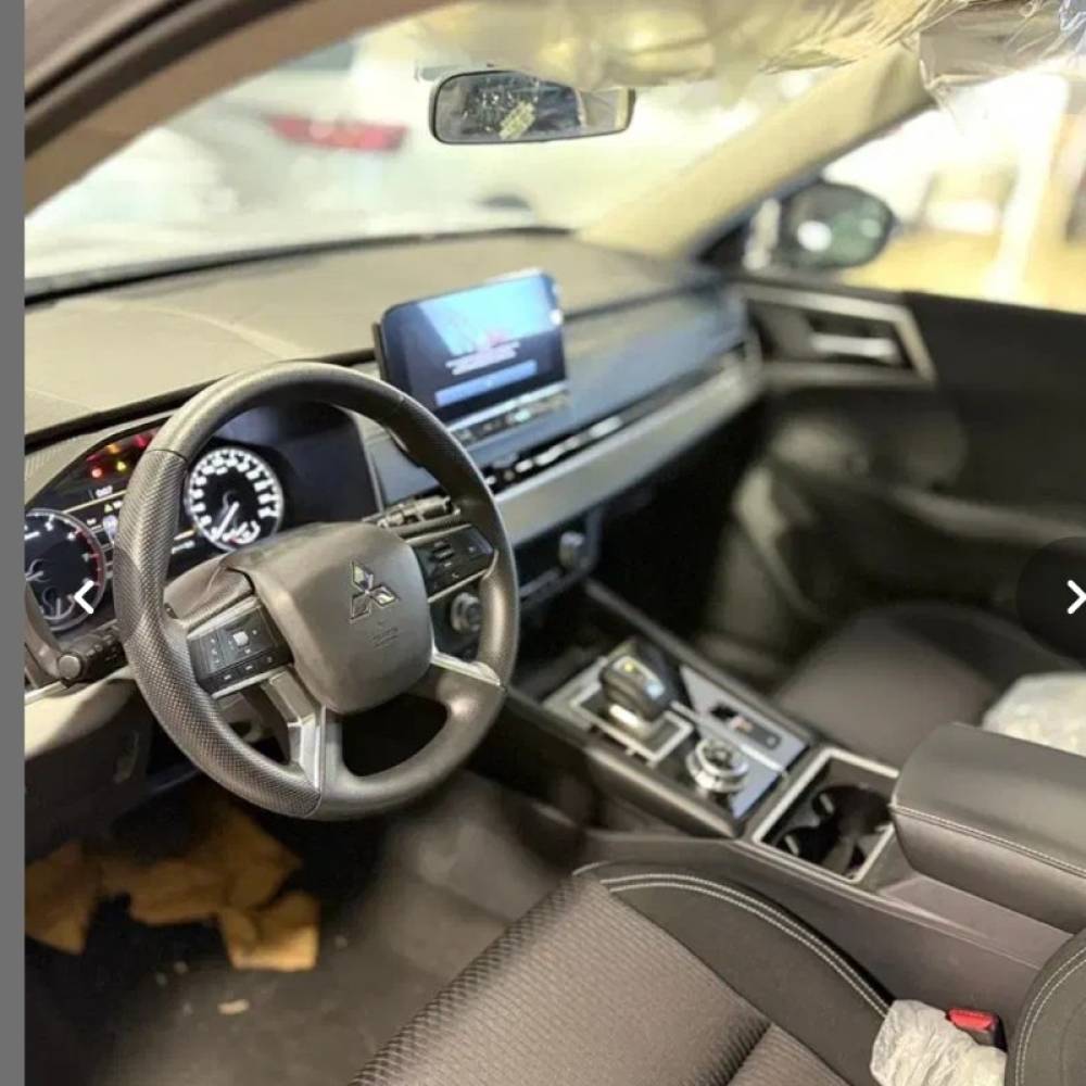 میتسوبیشی مدل اوتلندر تک دیفرانسیل M لاین سال 2023  کارکرده