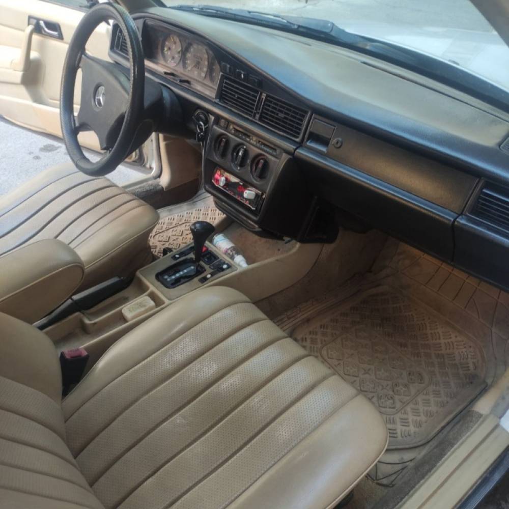 بنز مدل کلاسیک سال 1984  کارکرده