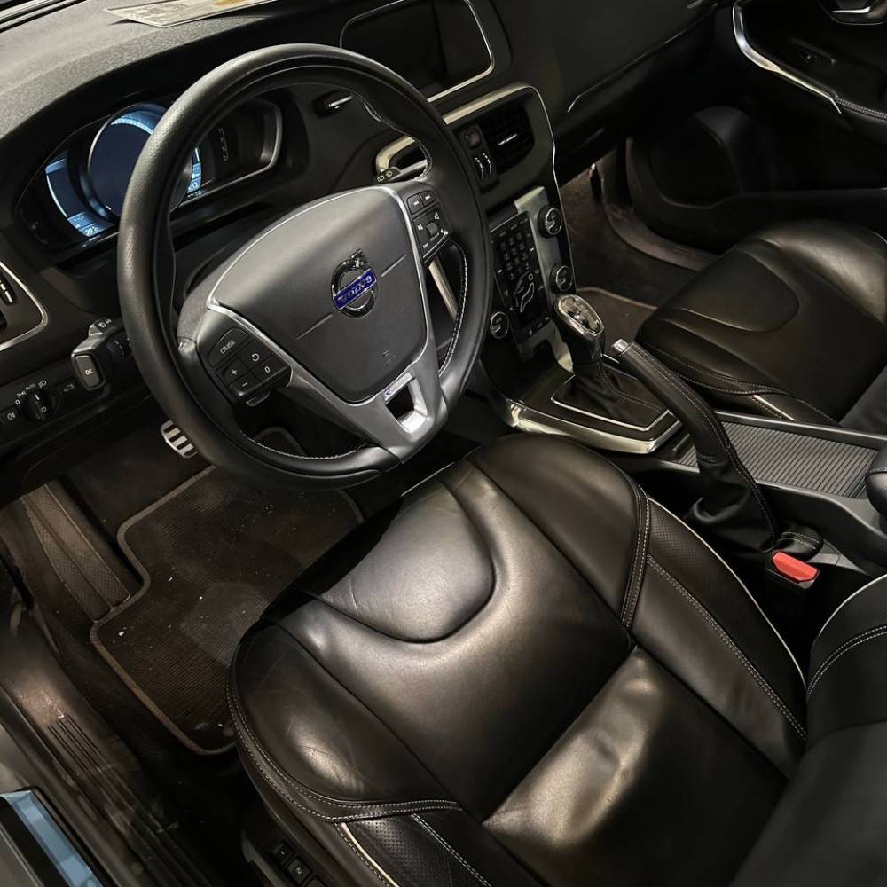 ولوو v40 مدل 2013