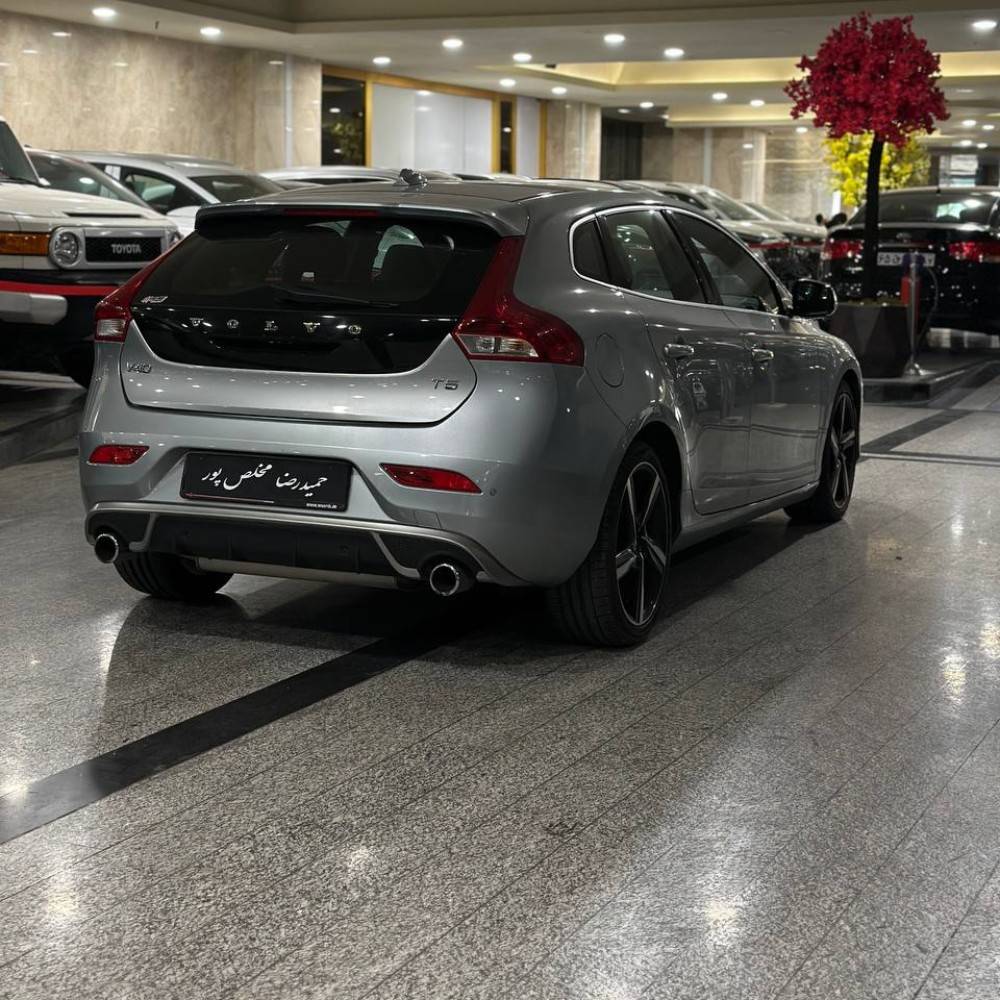 ولوو v40 مدل 2013