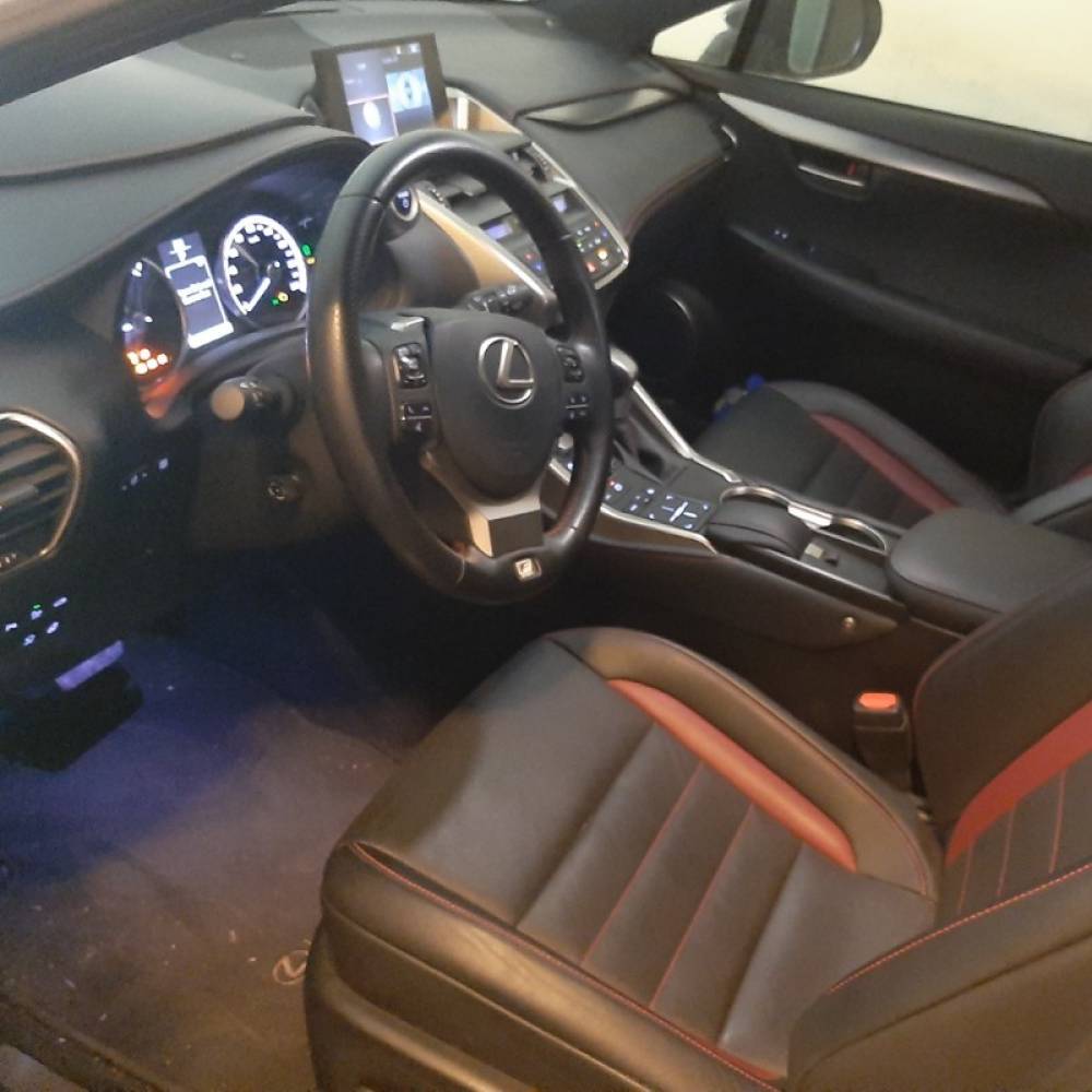 لکسوس مدل NX300  کارکرده