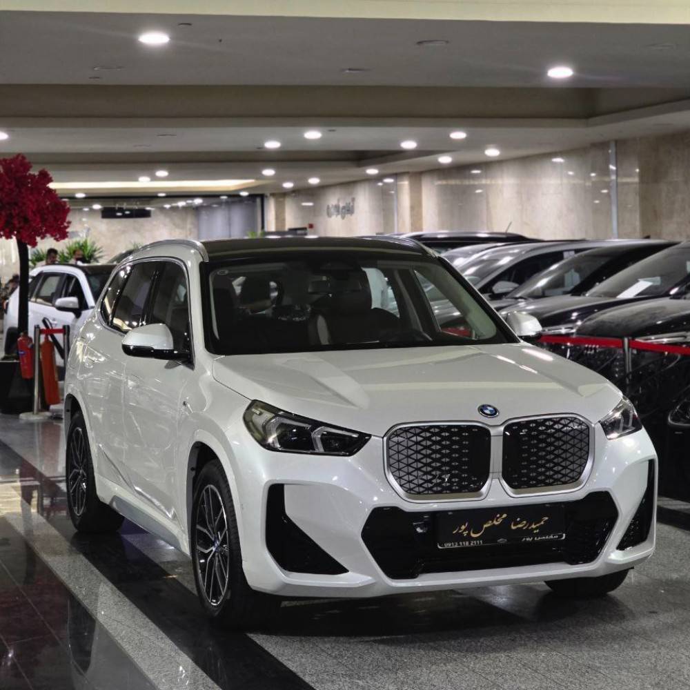 بی ام و ix1 مدل 2025