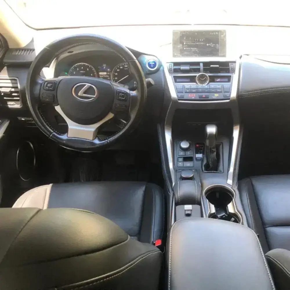 لکسوس مدل NX300  کارکرده