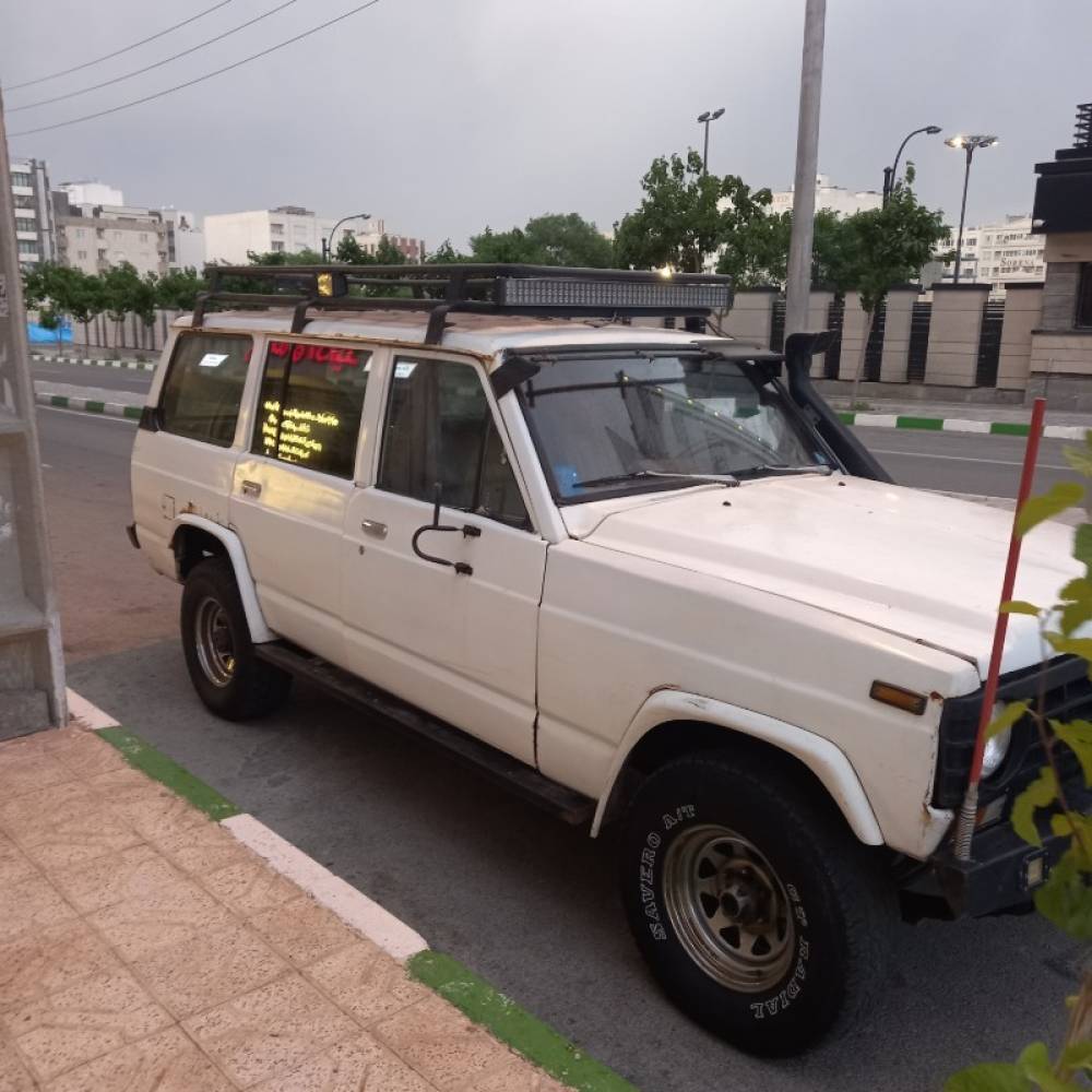نیسان مدل پاترول چهار در 6 سیلندر سال 1372  کارکرده