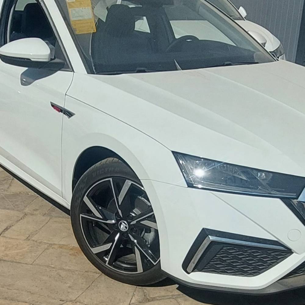 اشکودا مدل اکتاویا 1.4 لیتر توربو لاکچری سال 2024  صفر