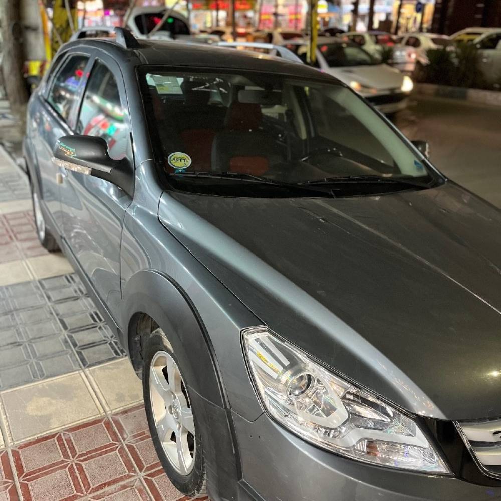 دانگ فنگ مدل H30 کراس سال 1396  کارکرده