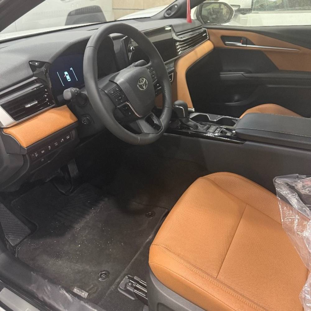 تویوتا مدل کمری هیبرید 2.5 لیتر لومیر سال 2025  صفر