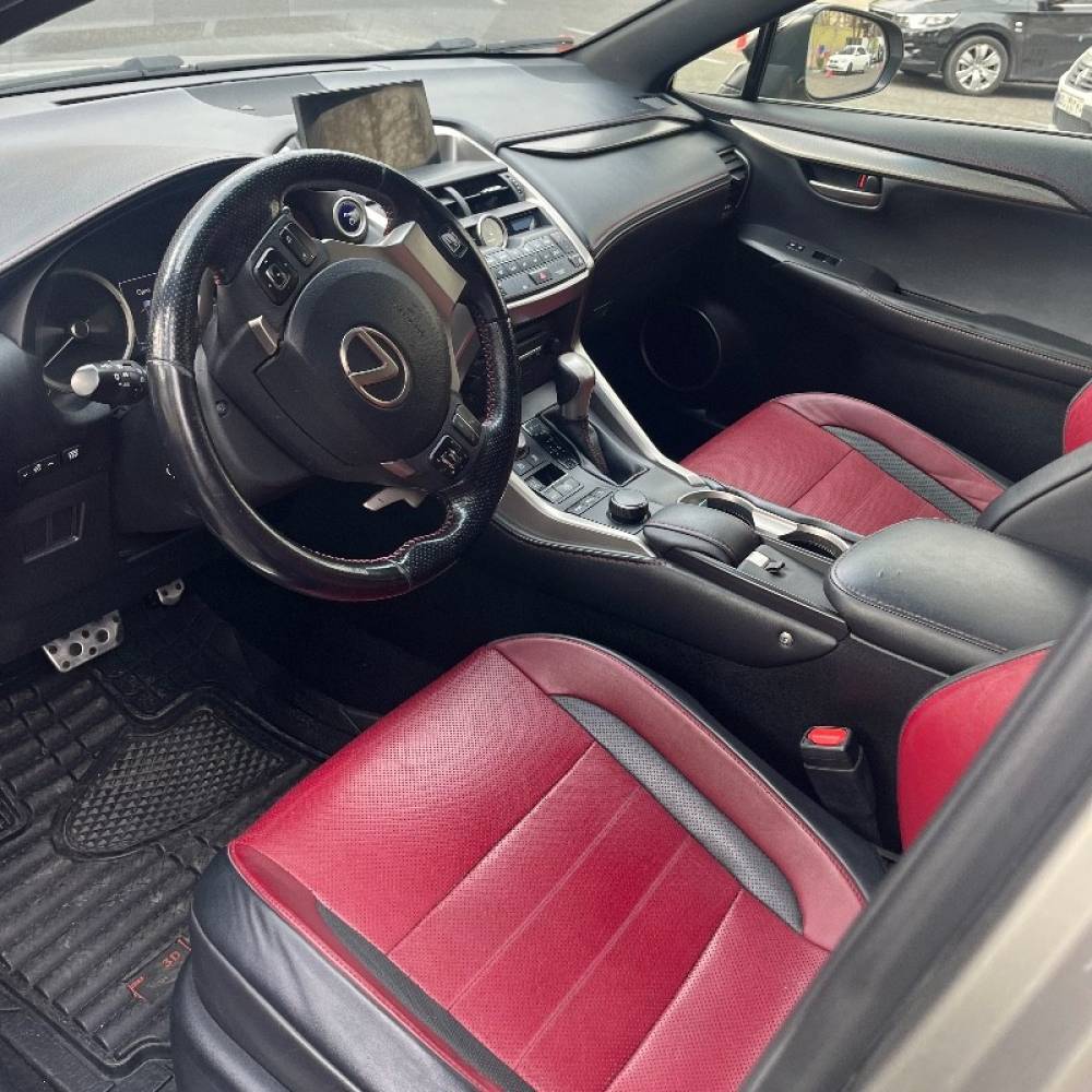 لکسوس مدل NX300  کارکرده