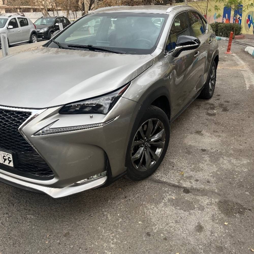 لکسوس مدل NX300  کارکرده